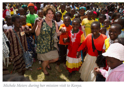 Michele Meiers durante su visita misionera a Kenia